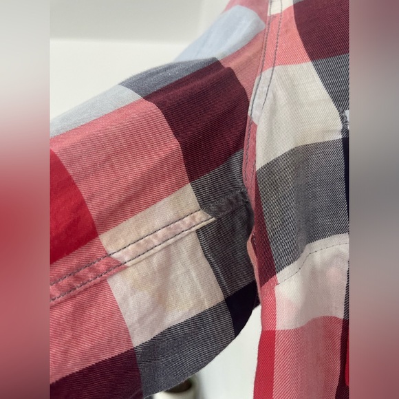 🌺 5/$30 🌺 H&M blue white and red plaid button down shirt - Picture 3 of 5